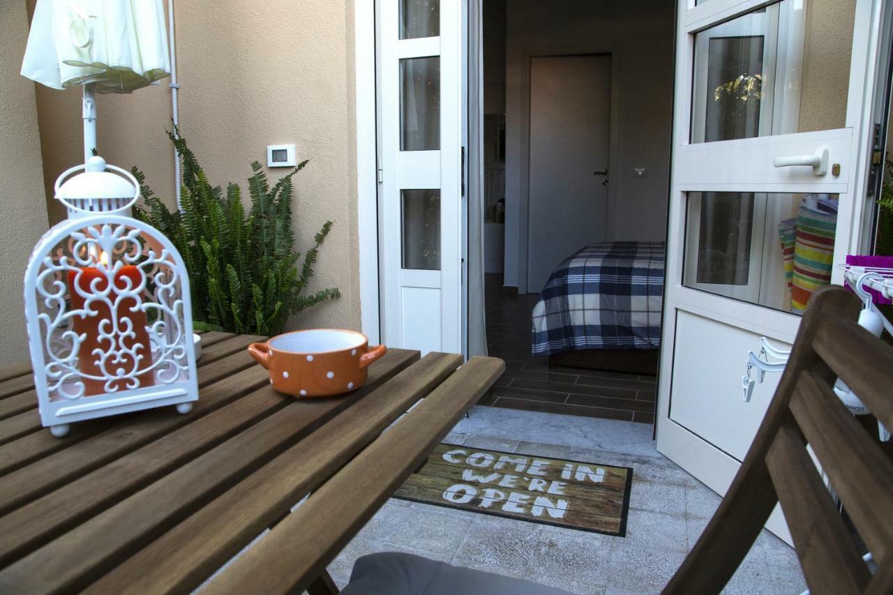Il Giardino Di Laura Private Rooms Mondello Exterior photo